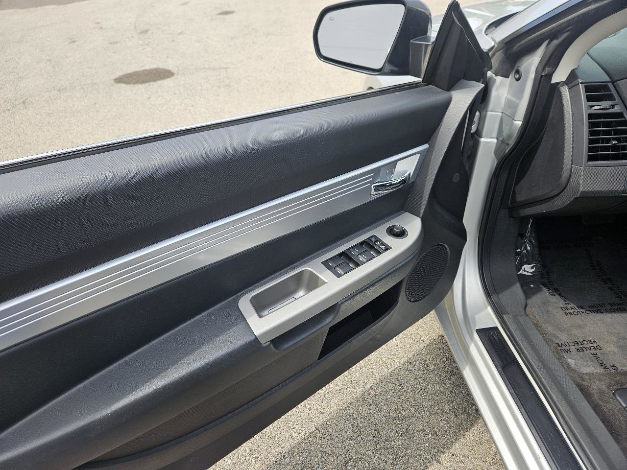 Used 2010 Chrysler Sebring Touring FWD image 8