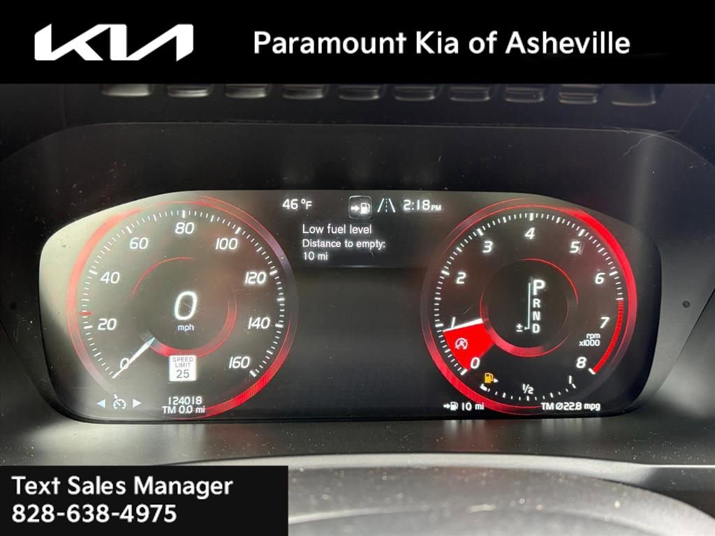 Used 2016 Volvo XC90 T6 Momentum w/ Momentum Plus Package image 8