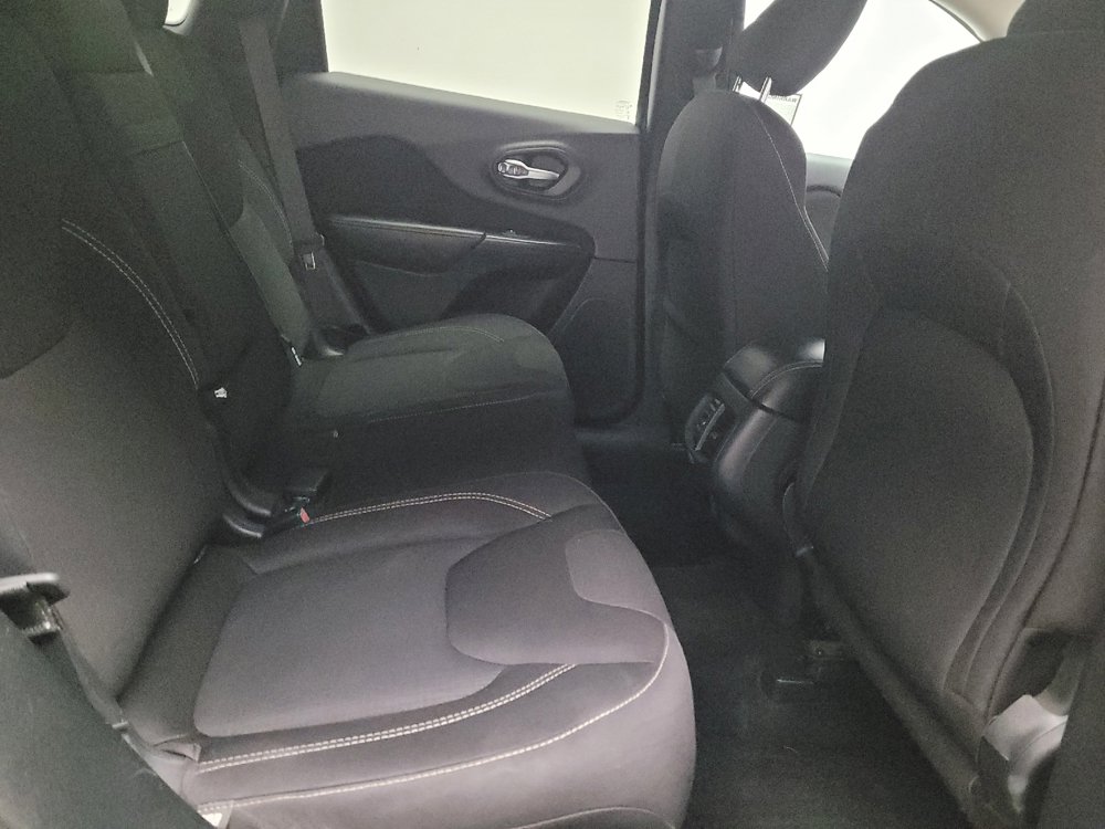 Used 2015 Jeep Cherokee Latitude FWD image 19
