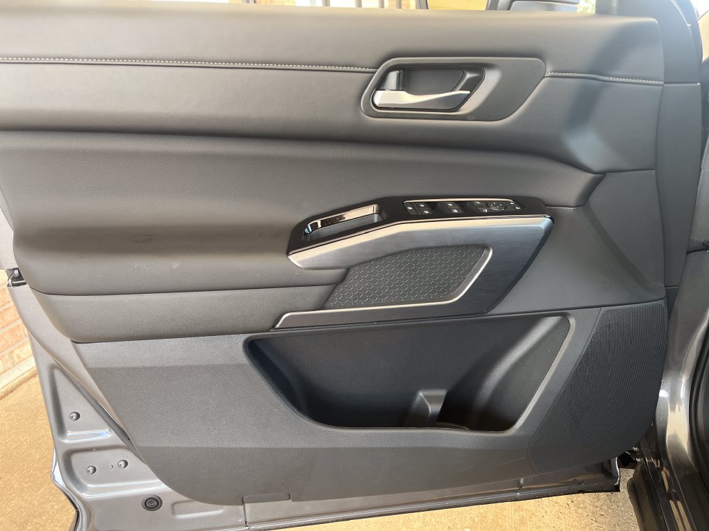 New 2026 Nissan Pathfinder SL FWD image 10
