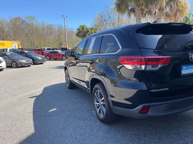Used 2017 Toyota Highlander XLE image 3