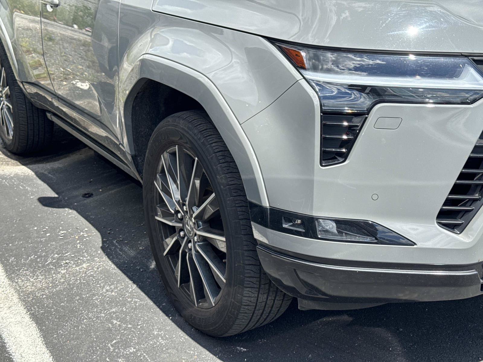 Used 2024 Lexus GX 550 w/ Accessory Package (2T) AWD/4WD image 5