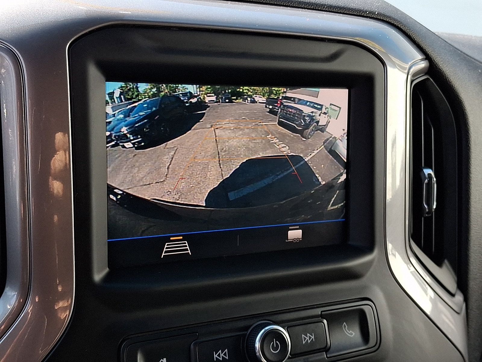 Certified 2022 Chevrolet Silverado 1500 Custom w/ LPO, Dark Essentials Package AWD/4WD image 18