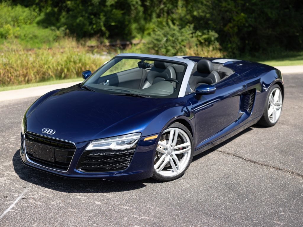 Used 2014 Audi R8 V8 w/ Convenience Package AWD/4WD image 2