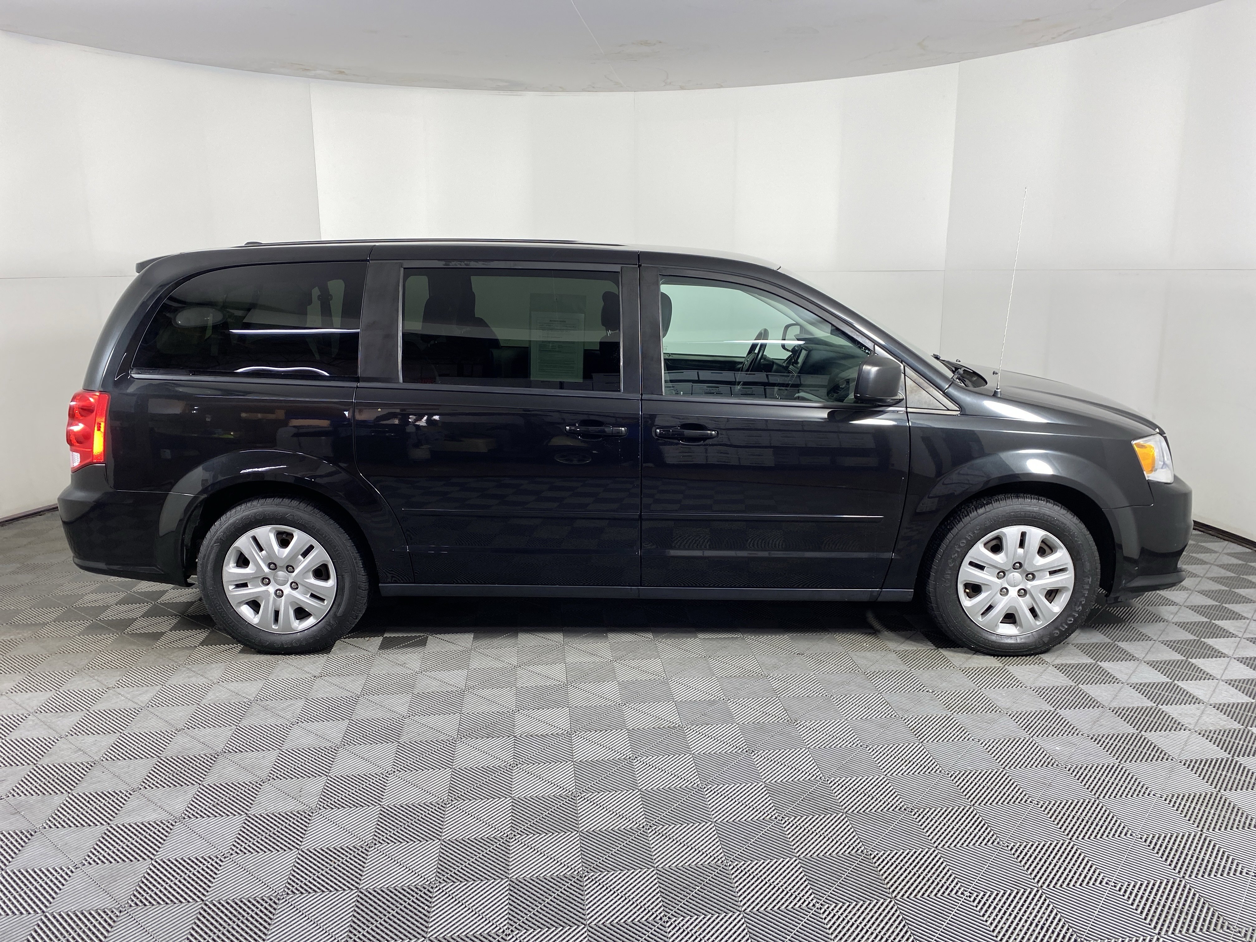 Used 2017 Dodge Grand Caravan SE w/ Power Window Group image 5