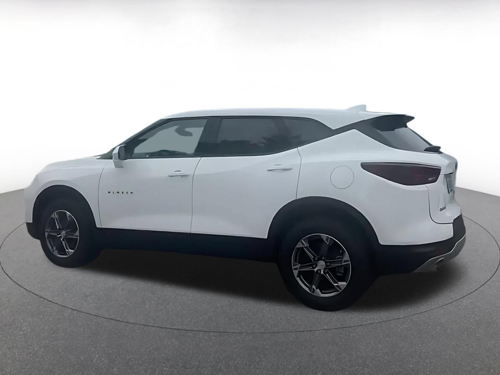 Used 2025 Chevrolet Blazer LT FWD image 9