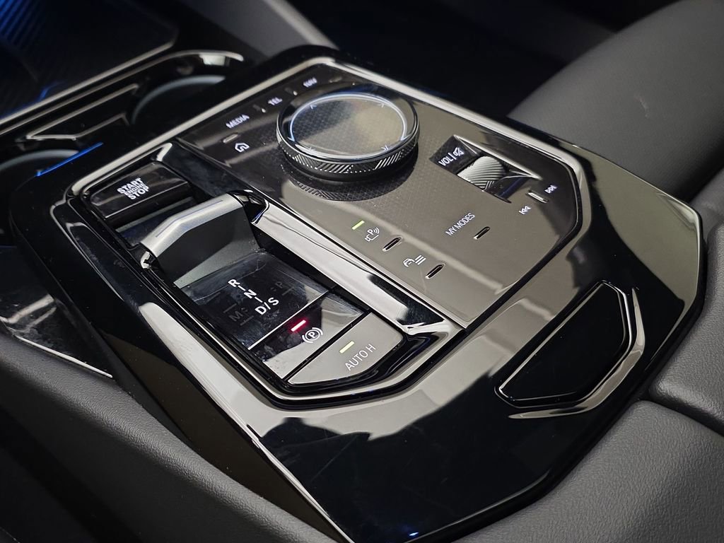 Certified 2024 BMW 530i xDrive w/ M Sport Package image 21