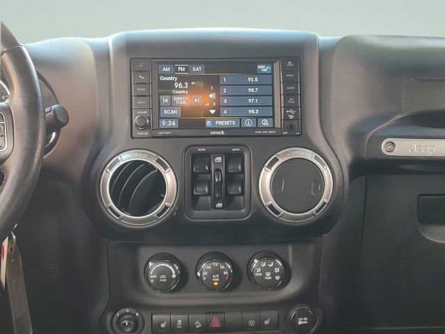 Used 2016 Jeep Wrangler Unlimited Sahara w/ Connectivity Group image 13