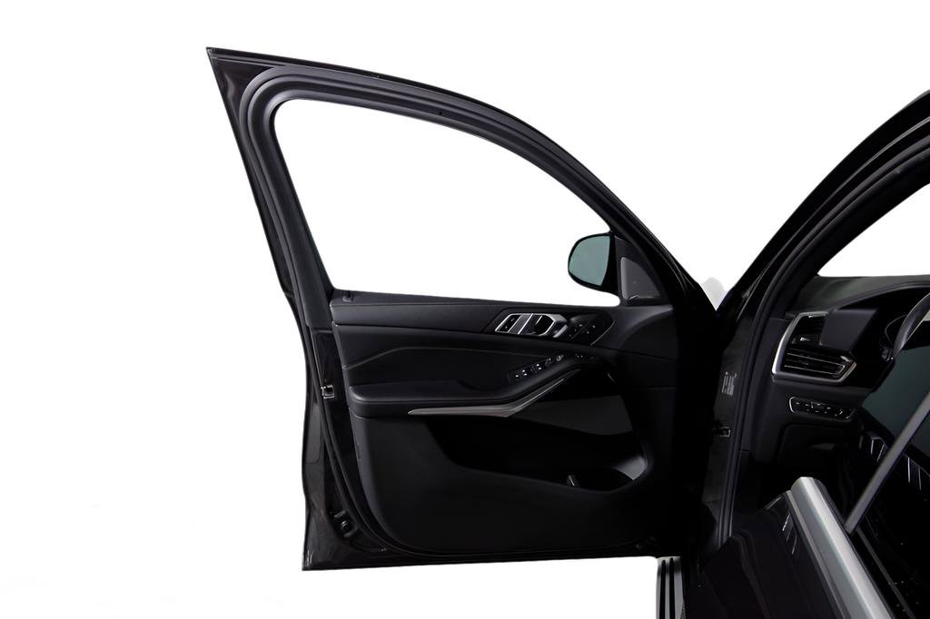 Used 2019 BMW X5 xDrive50i AWD/4WD image 14