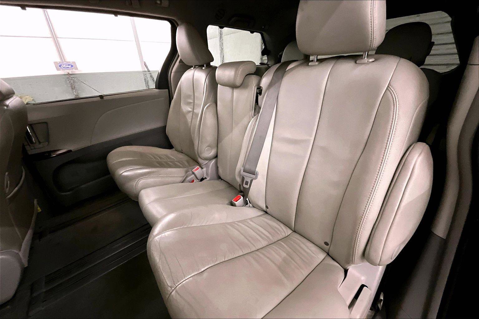 Used 2014 Toyota Sienna XLE image 26