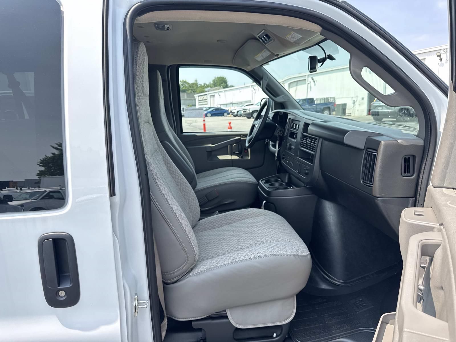 New 2026 Chevrolet Express 3500 LS w/ Chrome Appearance Package RWD image 11