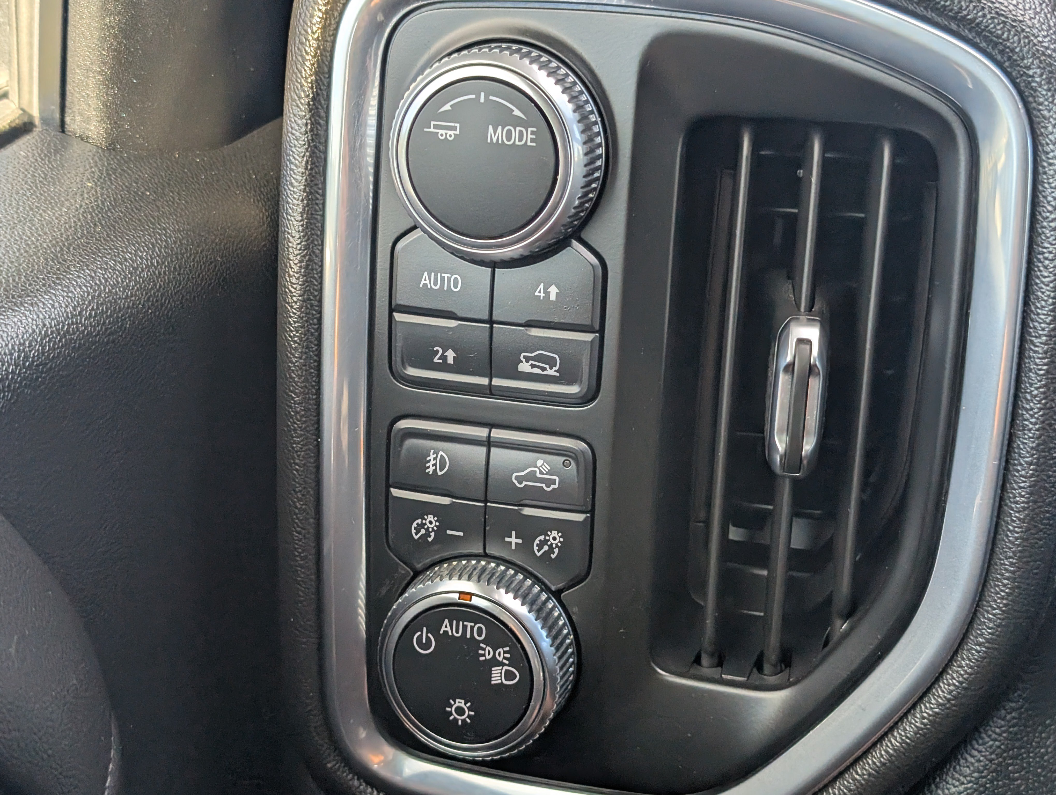 Used 2020 GMC Sierra 1500 Elevation w/ Elevation Value Package AWD/4WD image 8