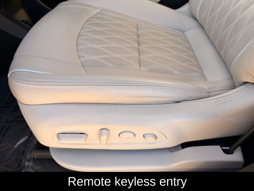 Used 2023 Buick Enclave Avenir FWD image 14