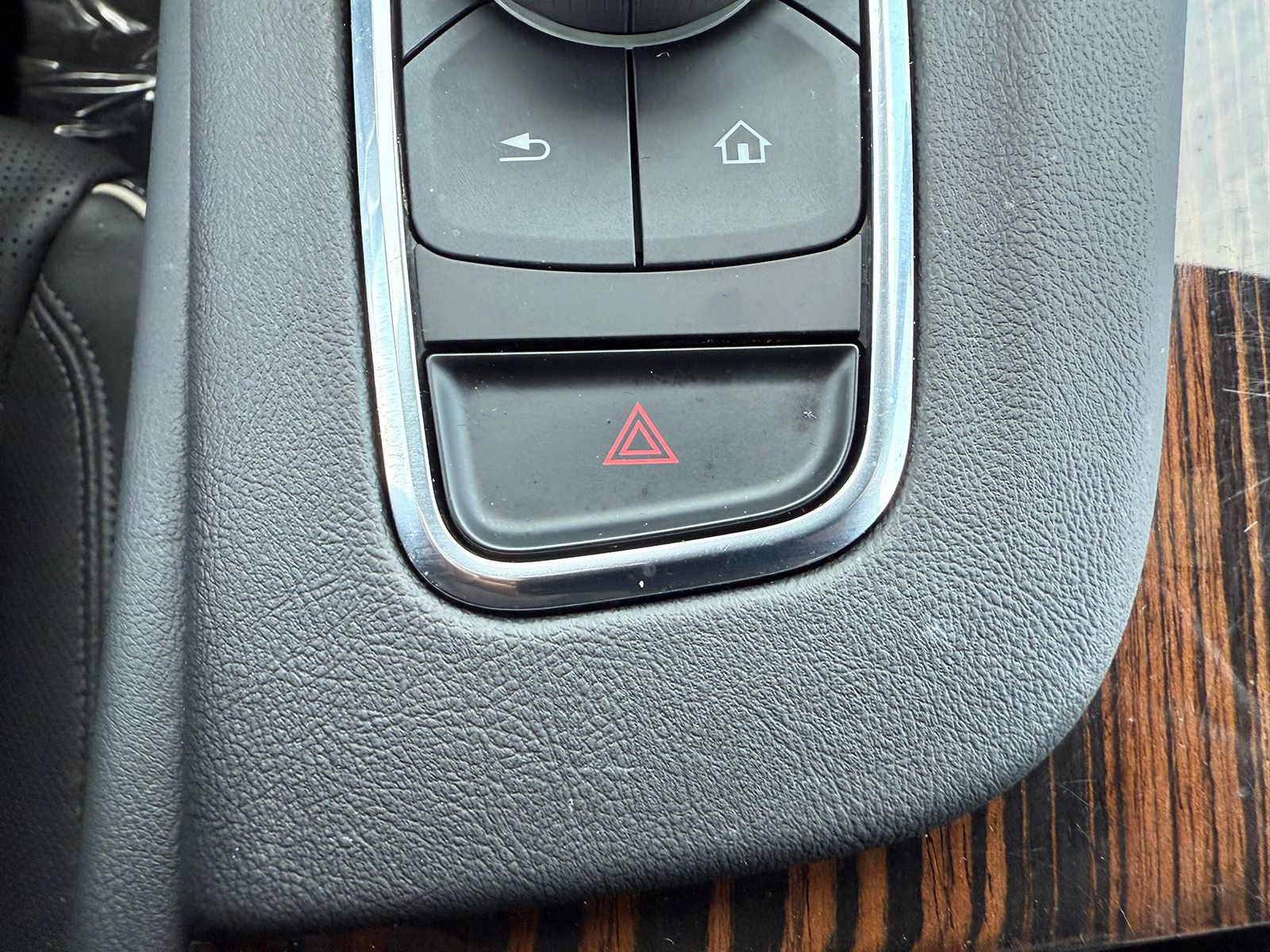Certified 2024 Cadillac Escalade Premium Luxury AWD/4WD image 30