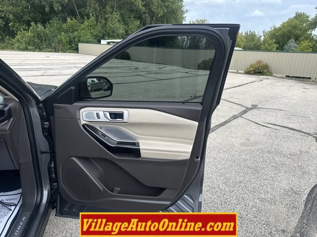 Used 2021 Ford Explorer Platinum w/ Equipment Group 601A AWD/4WD image 40