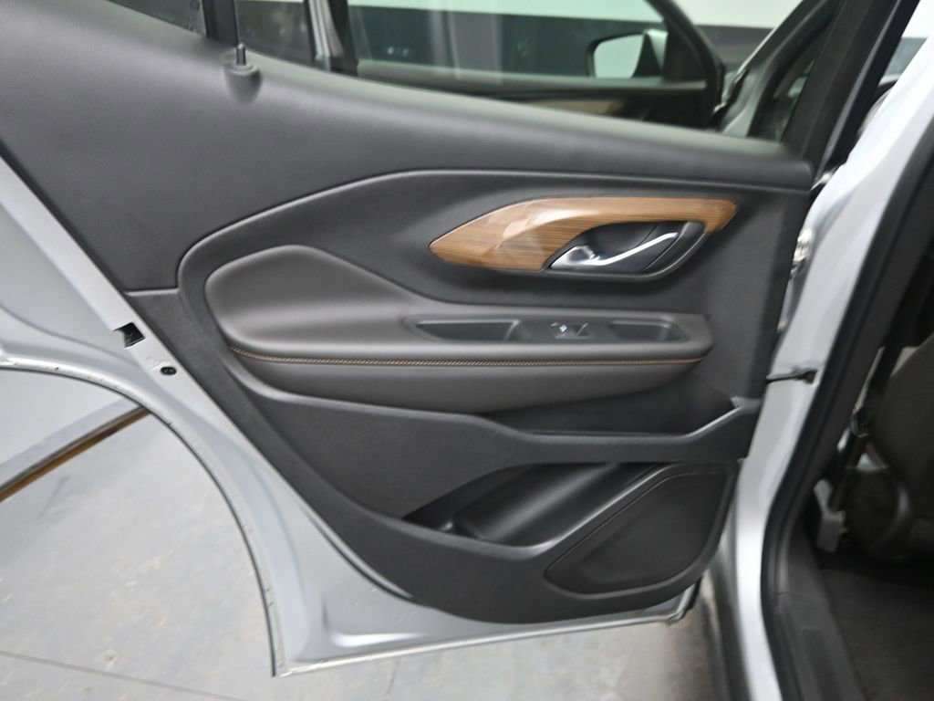 Used 2021 GMC Terrain SLE w/ Driver Convenience Package image 14