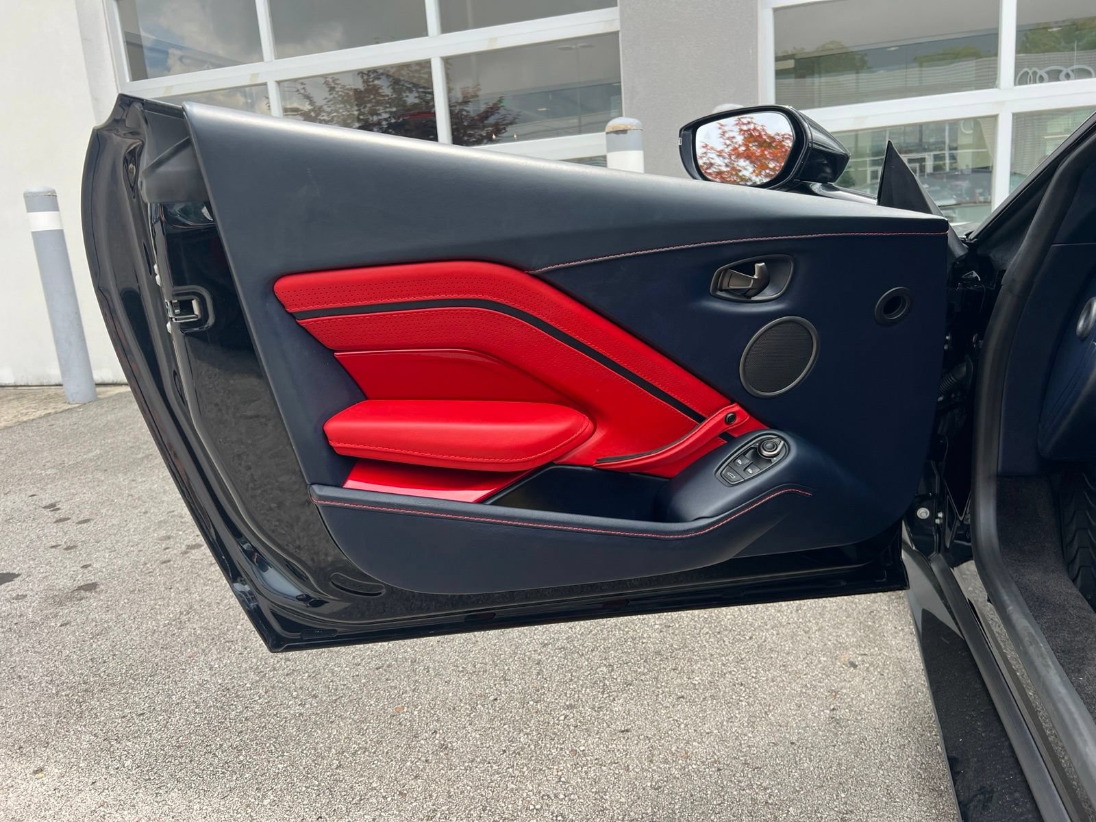 Used 2020 Aston Martin V8 Vantage Coupe RWD image 25