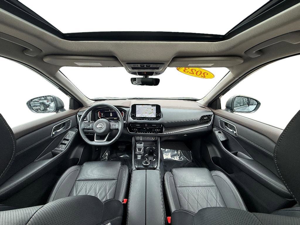 Used 2023 Nissan Rogue Platinum w/ Platinum Premium Package image 2