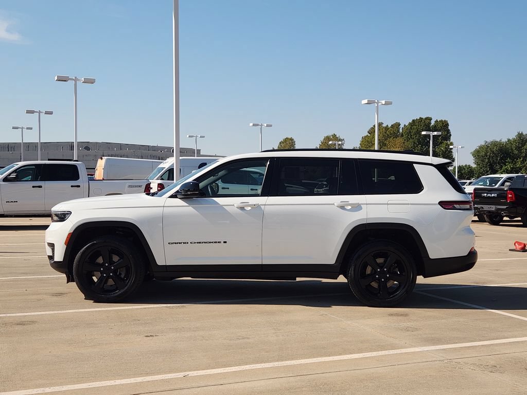 Used 2023 Jeep Grand Cherokee L Laredo AWD/4WD image 8
