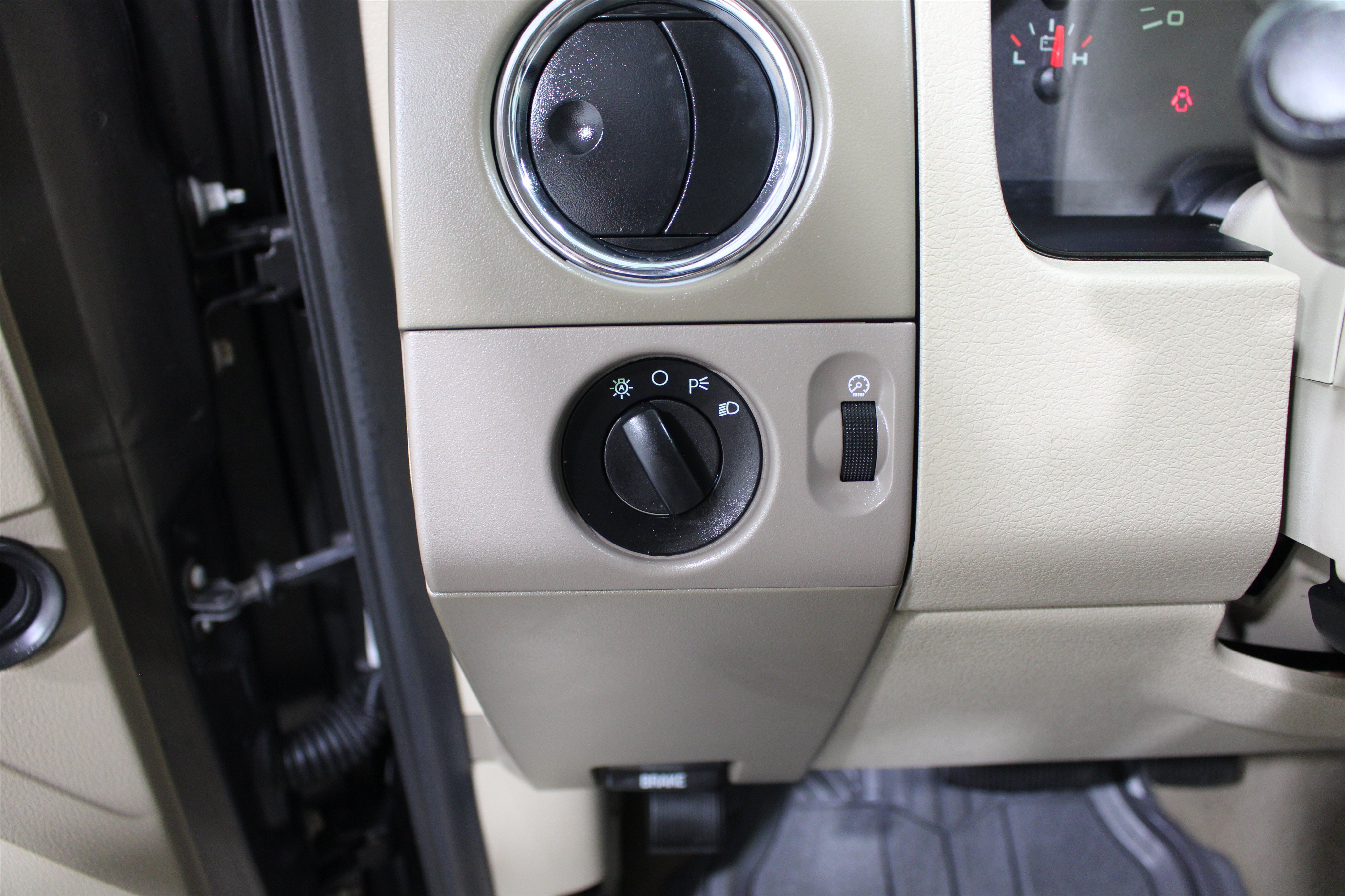 Used 2006 Ford F150 XLT AWD/4WD image 8