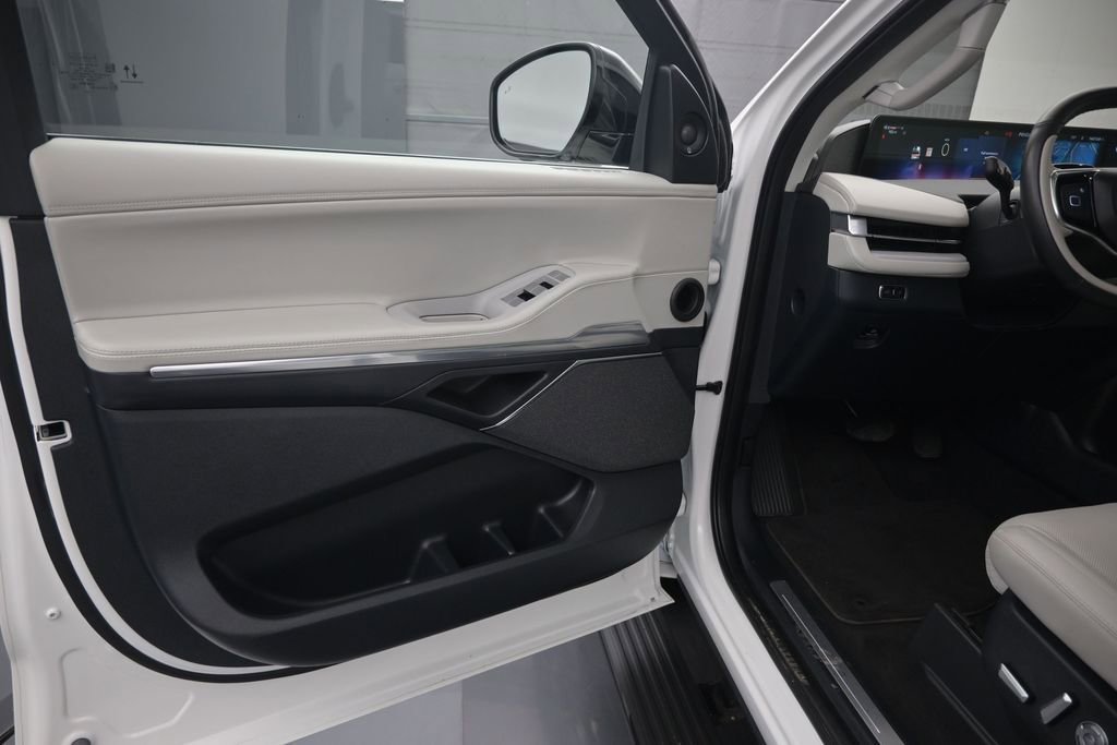 Used 2025 Lincoln Navigator Reserve AWD/4WD image 16