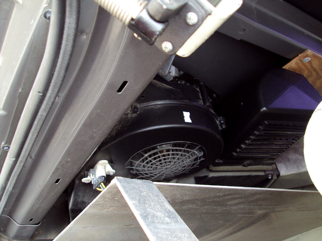 Used 2012 Chevrolet Express 2500 image 9