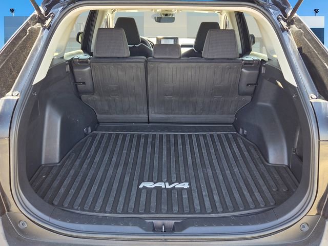 Used 2022 Toyota RAV4 LE image 7