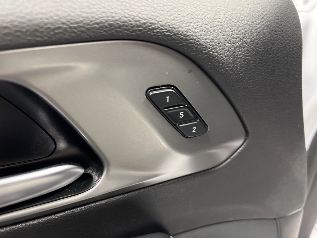 Used 2025 Chrysler Pacifica Select image 18