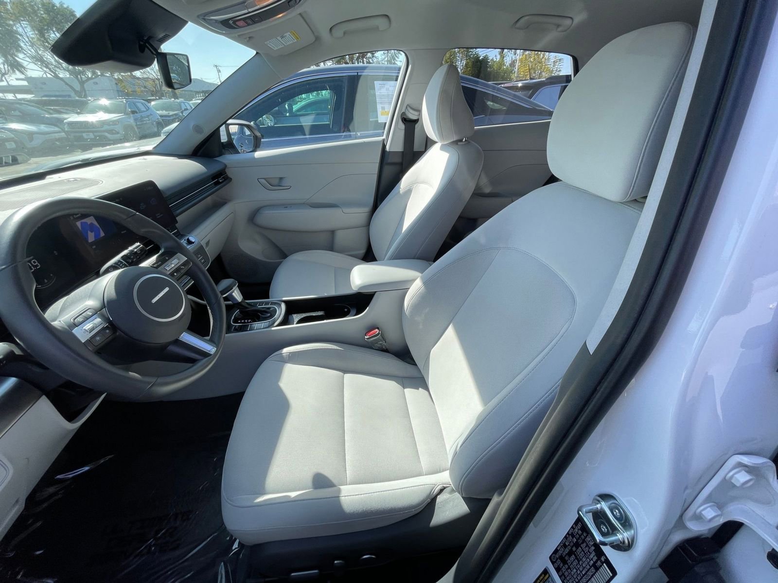 Used 2025 Hyundai Kona SEL FWD image 28