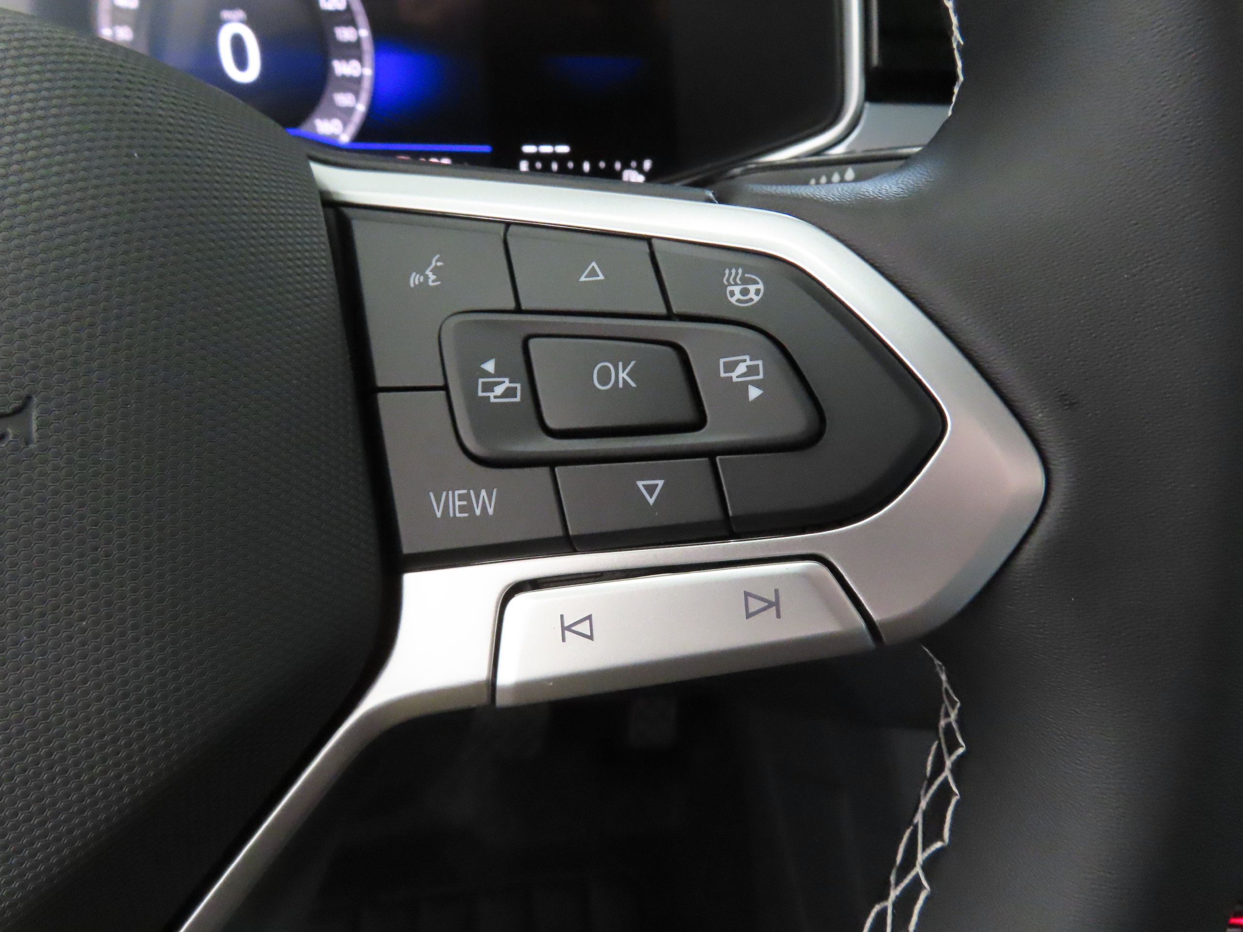 New 2026 Volkswagen Taos SE FWD image 13