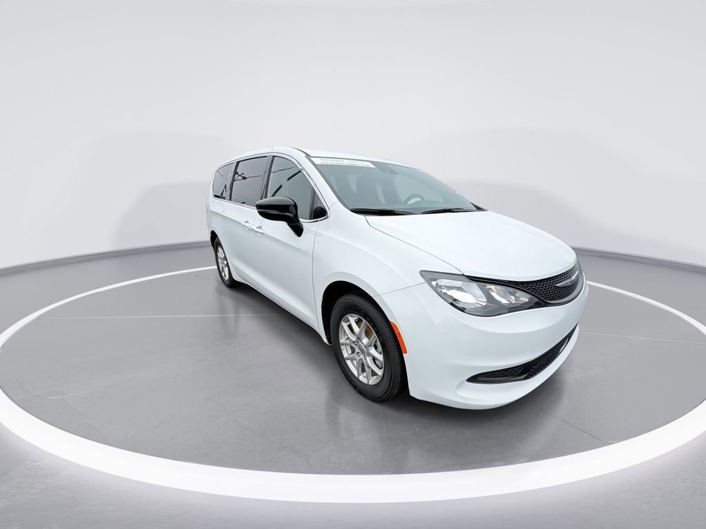 Used 2025 Chrysler Voyager LX FWD image 2