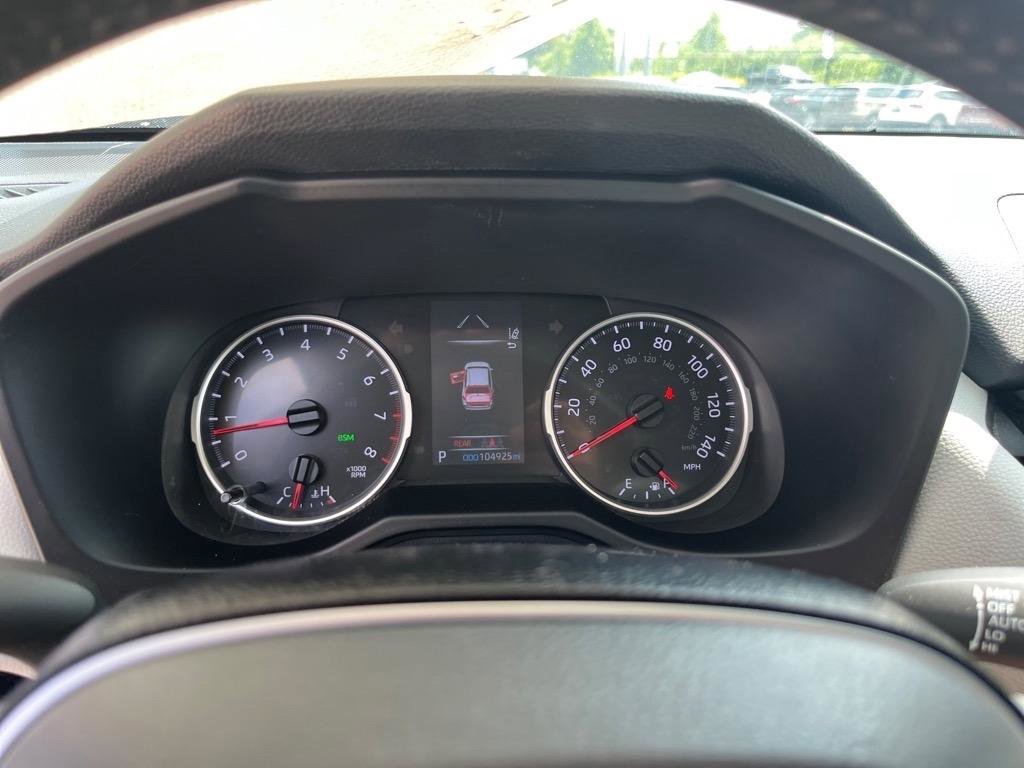 Used 2020 Toyota RAV4 XLE Premium image 10