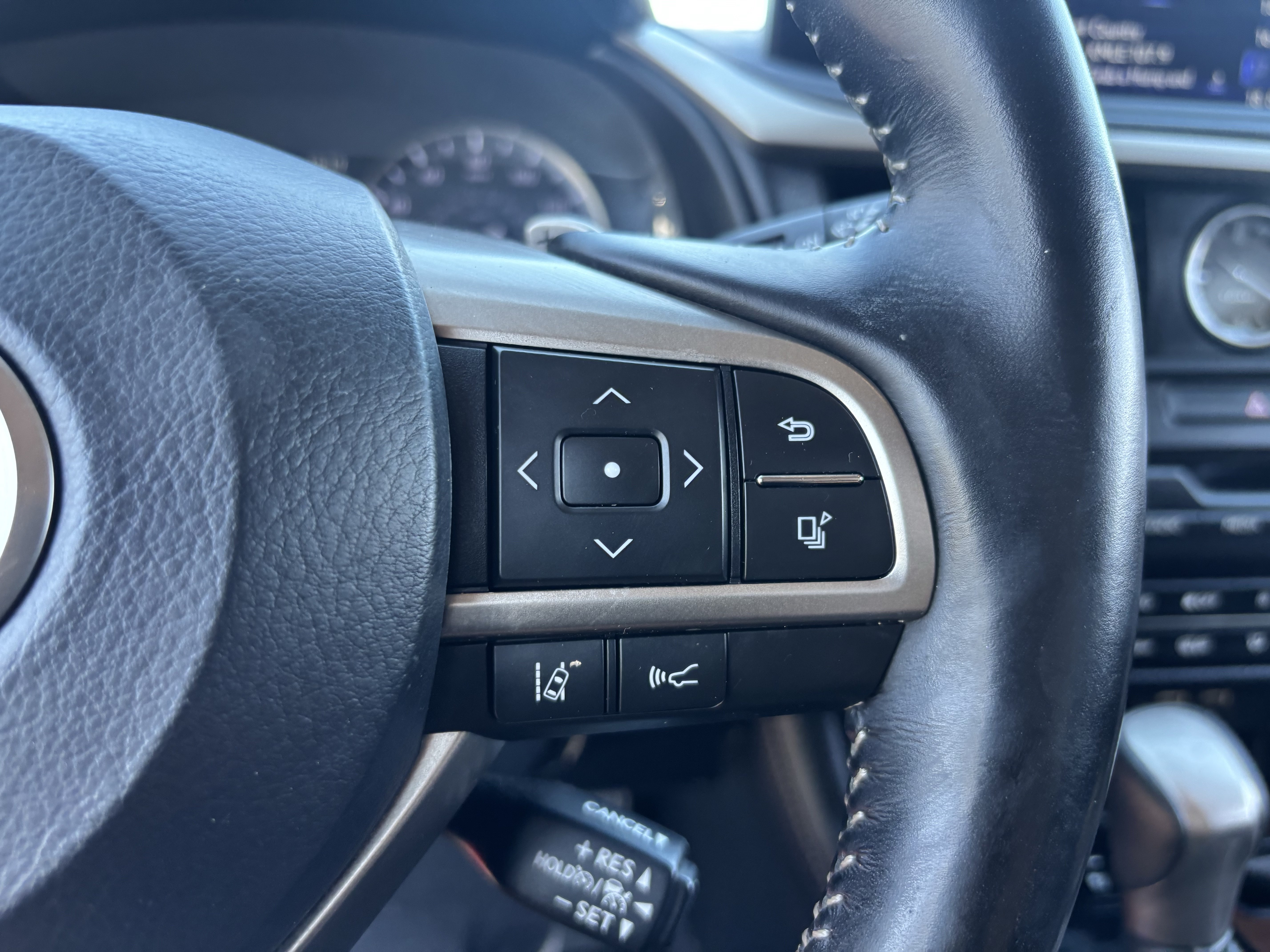 Used 2020 Lexus RX 450hL AWD w/ Premium Package image 27
