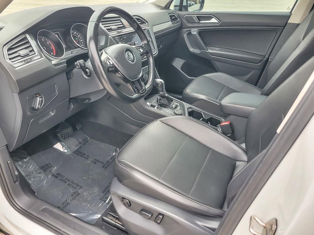 Used 2018 Volkswagen Tiguan SE w/ Panoramic Sunroof Package image 11