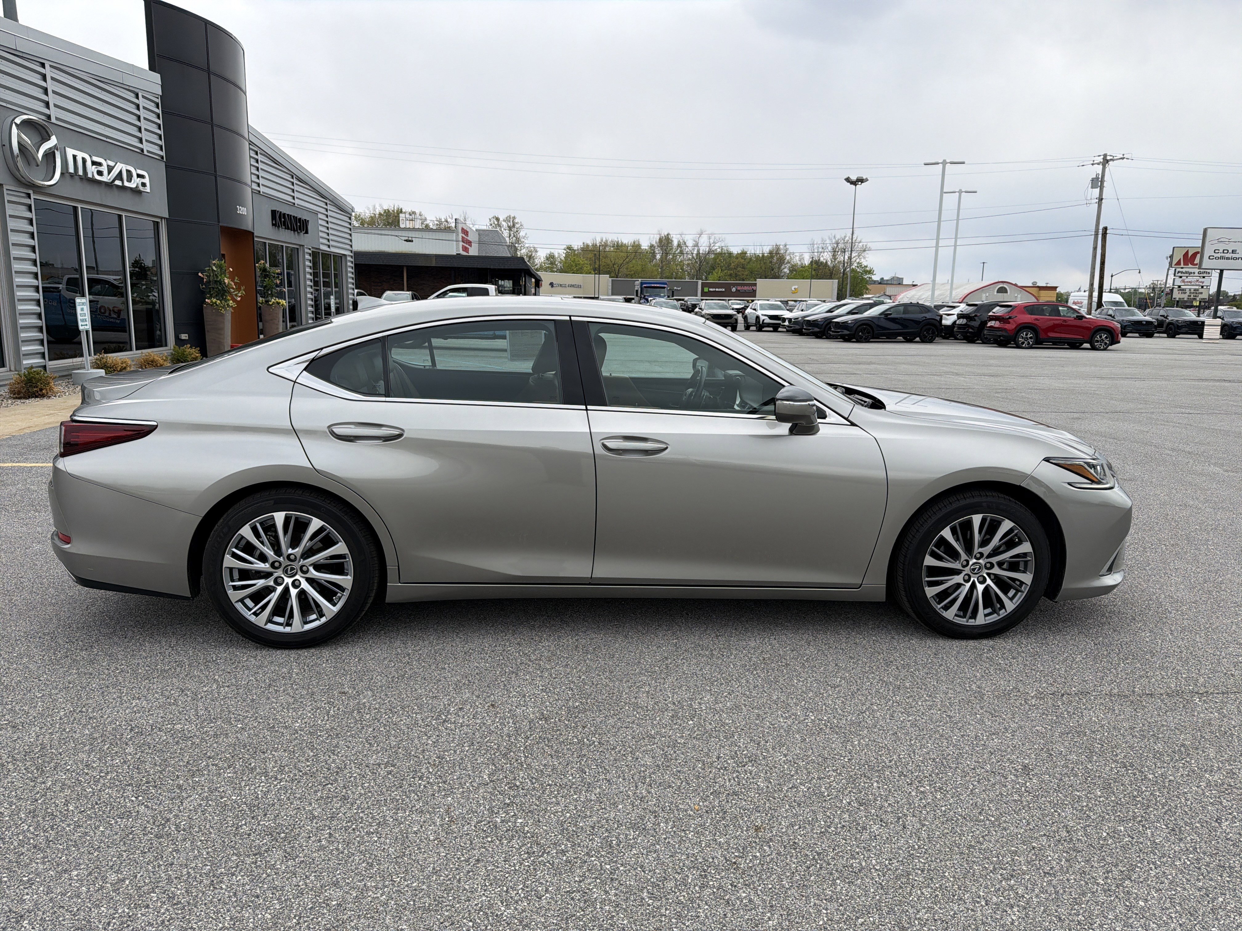 Used 2020 Lexus ES 350 w/ Premium Package FWD image 2