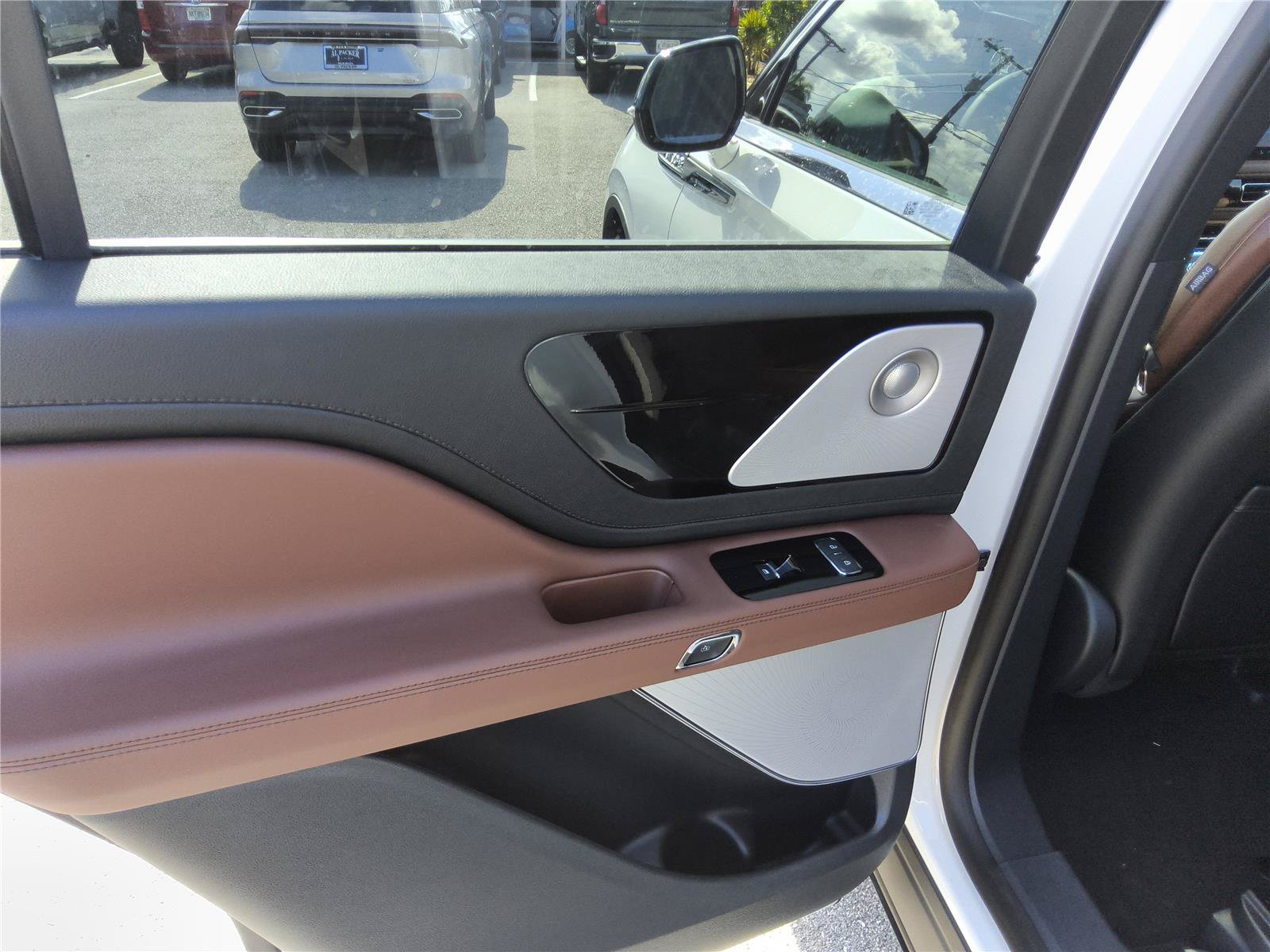 New 2026 Lincoln Aviator Reserve AWD/4WD image 17