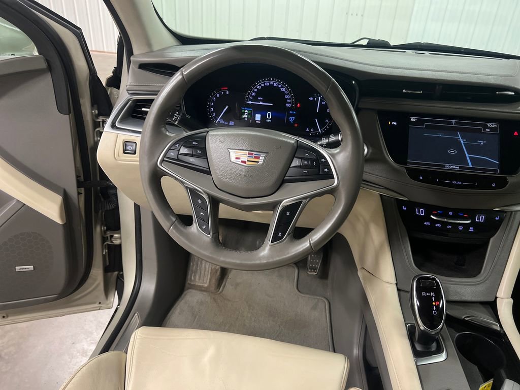 Used 2017 Cadillac XT5 Luxury w/ Driver Awareness Package AWD/4WD image 17