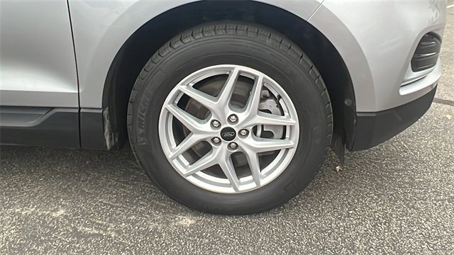 Certified 2024 Ford Edge SEL image 9
