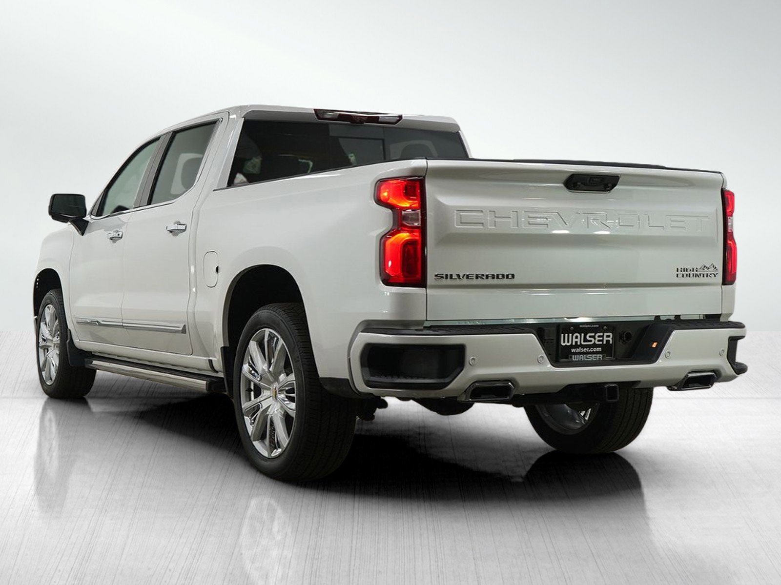 Used 2025 Chevrolet Silverado 1500 High Country image 3