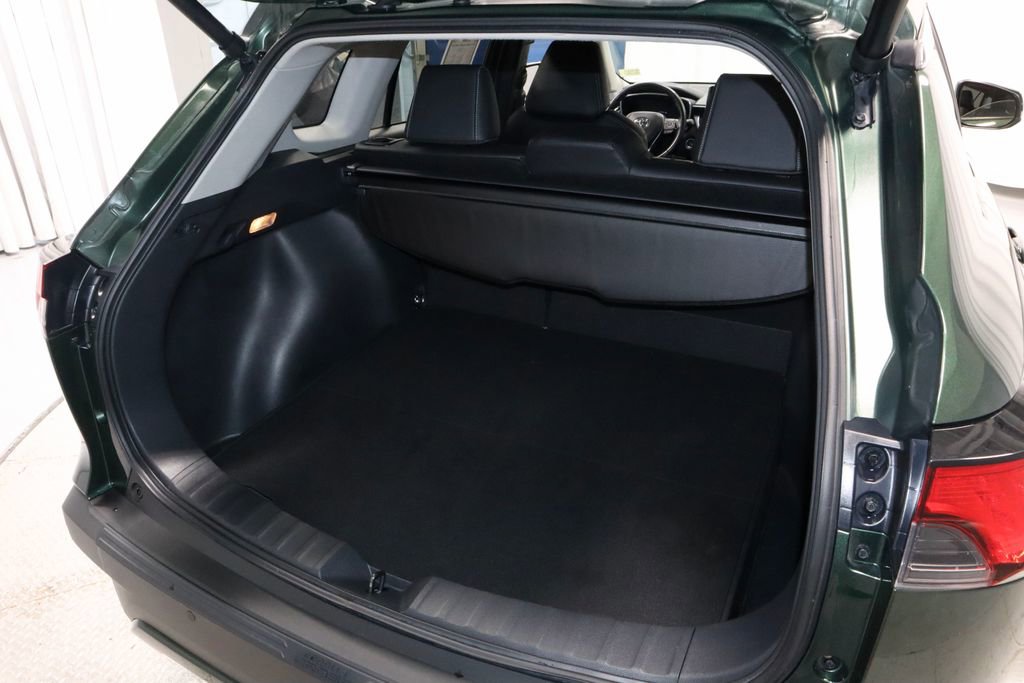 Used 2022 Toyota Corolla Cross XLE w/ Convenience Package AWD/4WD image 15