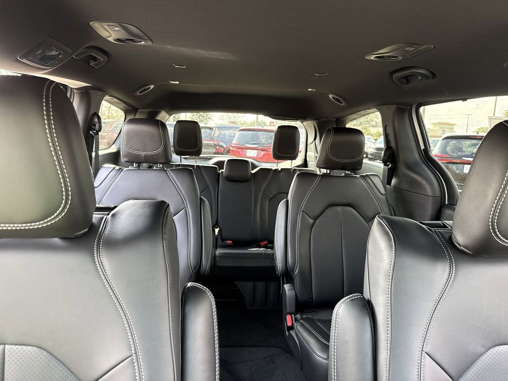 New 2026 Chrysler Pacifica Select image 30
