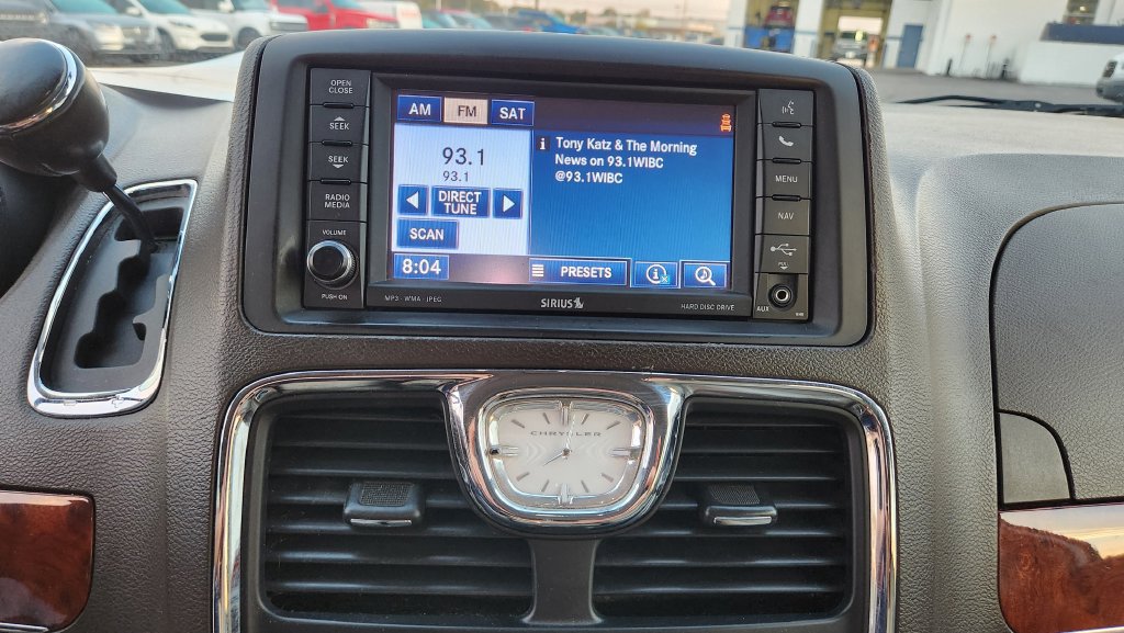 Used 2012 Chrysler Town & Country Touring-L w/ Entertainment Group #2 FWD image 20