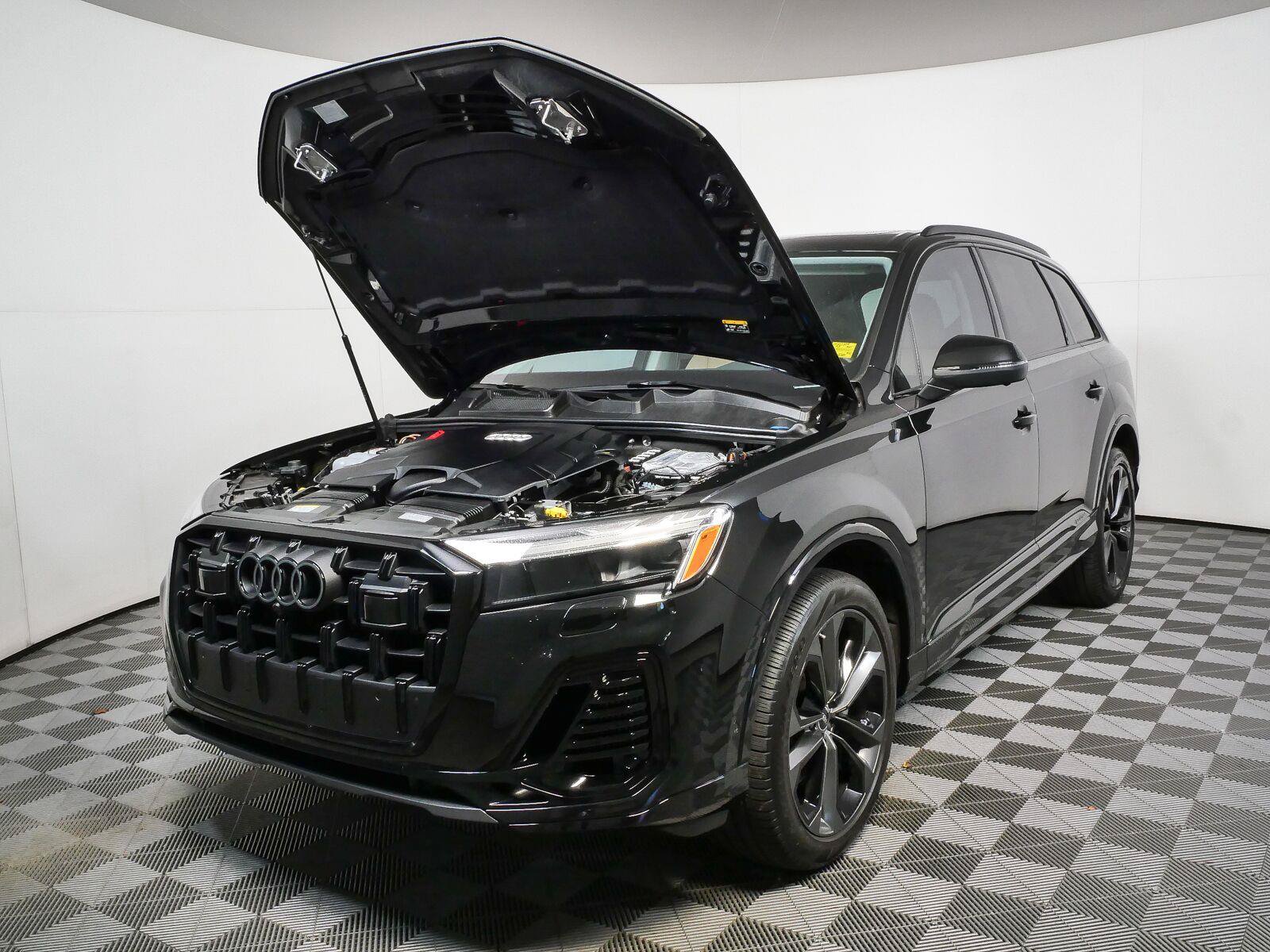 Used 2025 Audi Q7 3.0T Premium Plus AWD/4WD image 34
