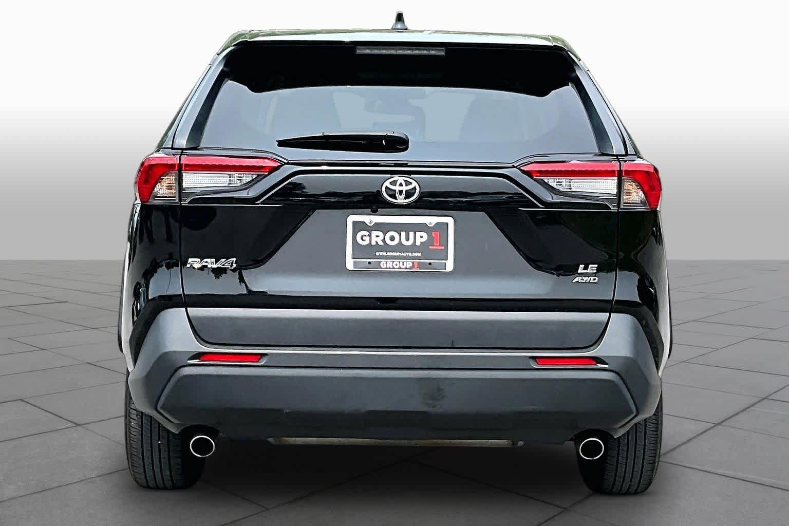 Used 2023 Toyota RAV4 LE AWD/4WD image 5