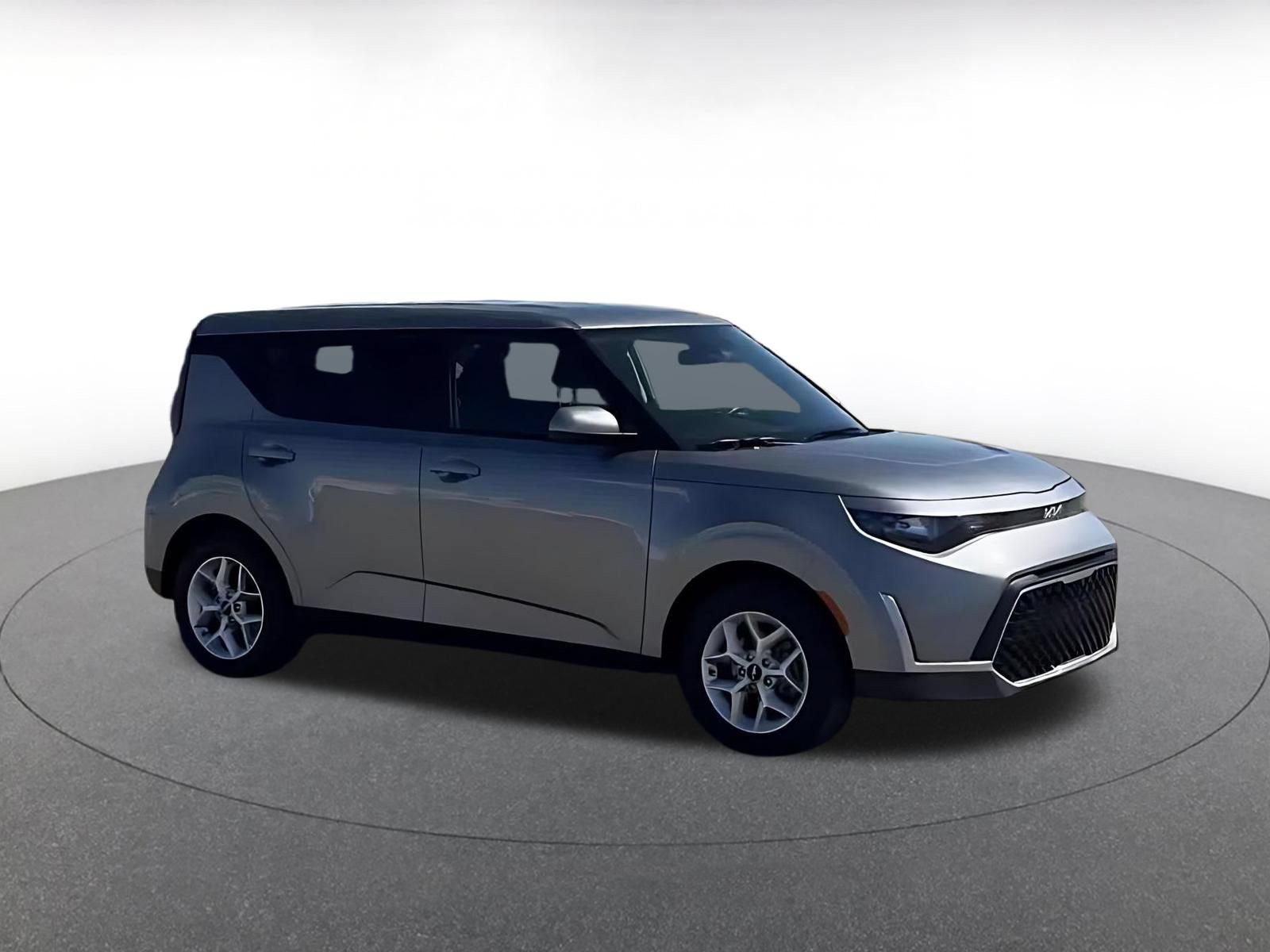 Used 2025 Kia Soul LX w/ LX Technology Package FWD image 2