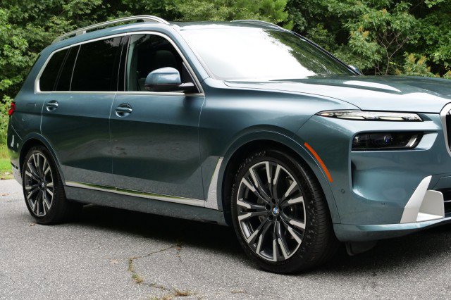 Used 2024 BMW X7 xDrive40i w/ Premium Package image 48