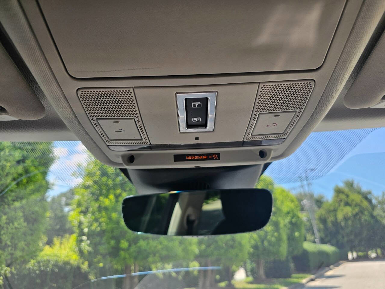 Used 2020 Land Rover Range Rover Evoque SE image 29