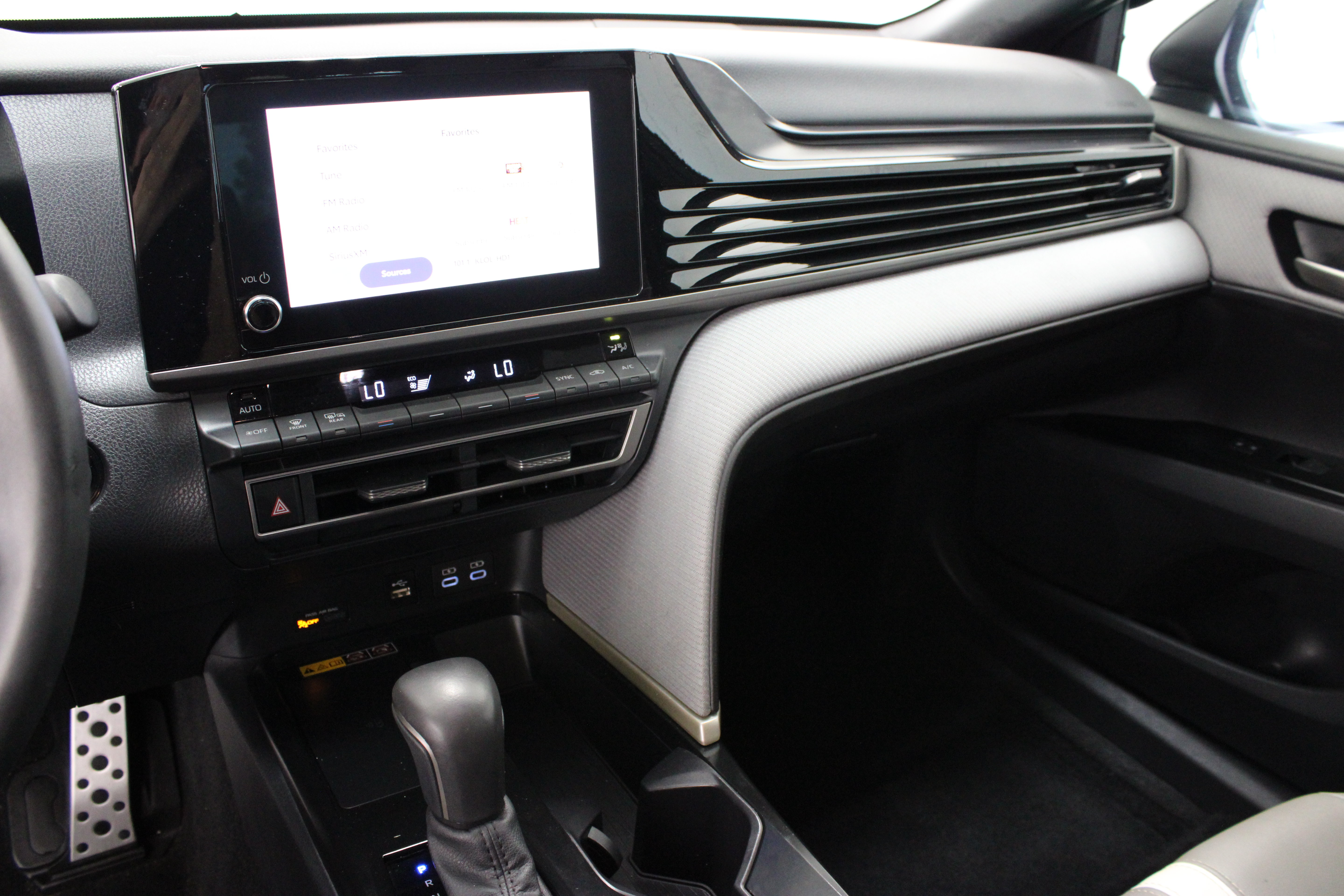 Used 2026 Toyota Camry SE w/ Convenience Package FWD image 16