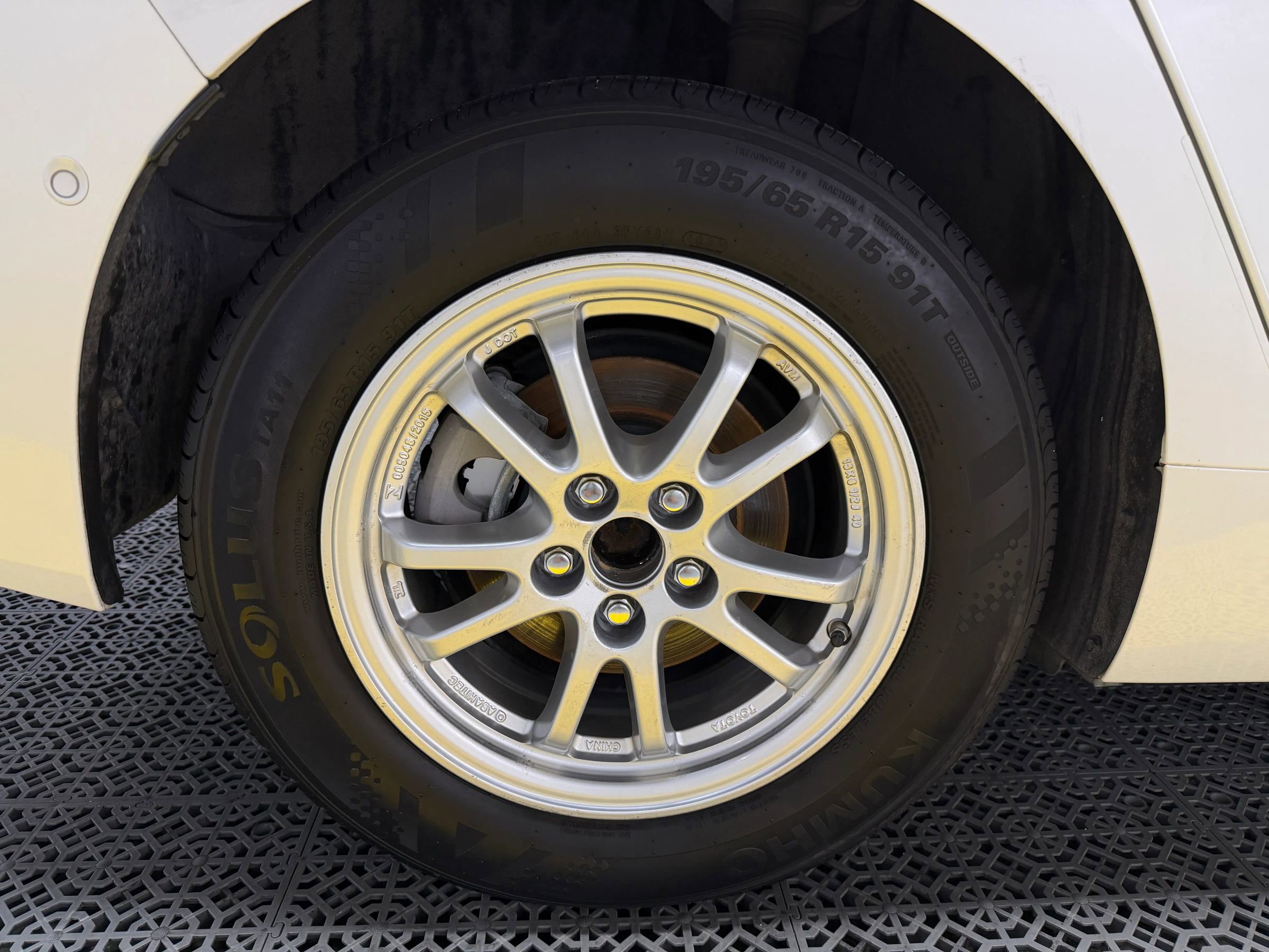 Used 2019 Toyota Prius LE image 34