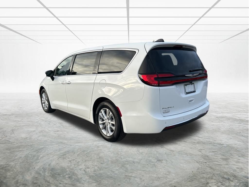 New 2026 Chrysler Pacifica Select image 6